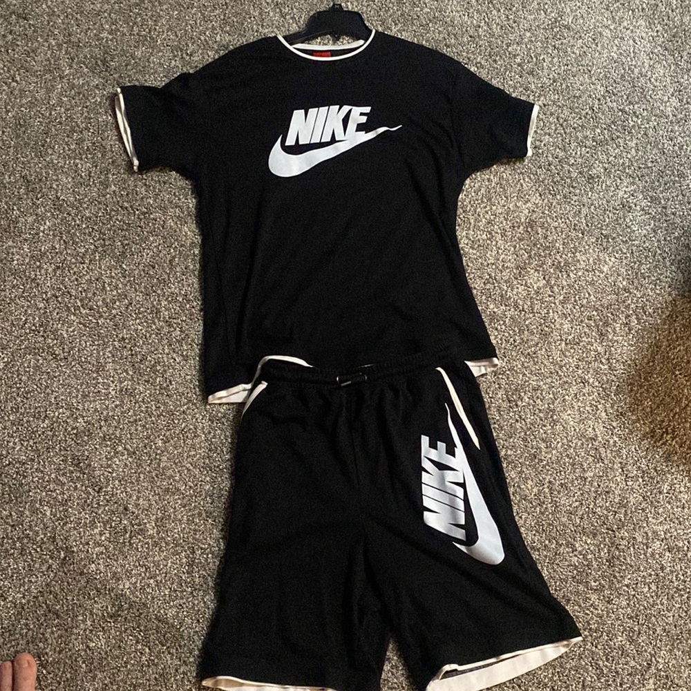 Nike shirt/shorts set